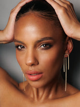 Load image into Gallery viewer, Vroom Pearl Earring
