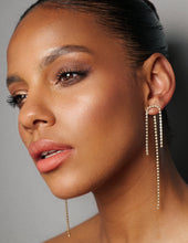 Load image into Gallery viewer, Vroom Pearl Earring
